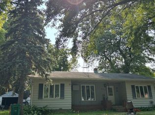 322 13th St, Heron Lake, MN 56137