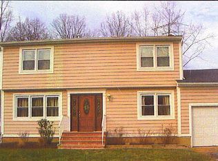 120 Greenwood Dr, Millington, NJ 07946