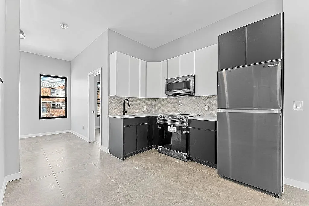 Building Photo - 1268 E 92nd St #2A