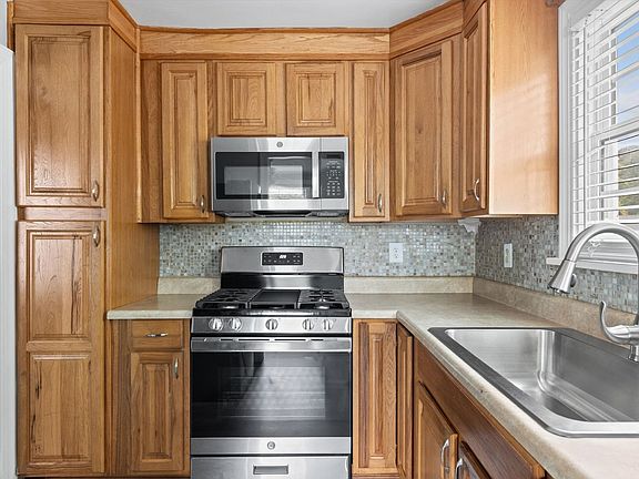 3rd image of 845 Norman Ave
