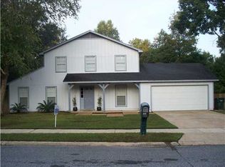 121 Linnet Dr, Ocean Springs, MS 39564