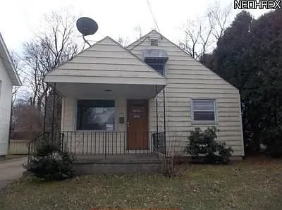 496 Lincoln Ave photo 1