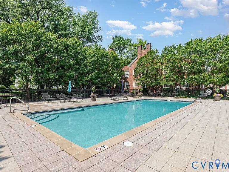 24 W Locke Ln #1 — Photo 23
