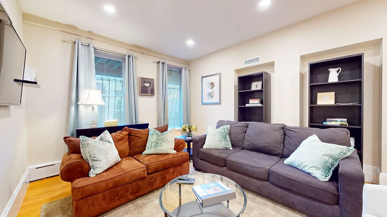 2 bed, 1.0 bath, 893 sqft, $8,175 — Photo 1