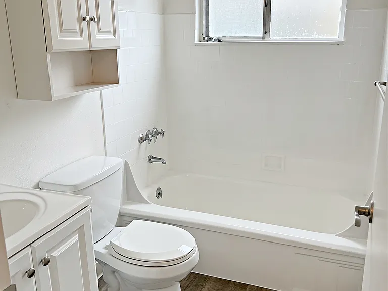 Capri Apartments — Photo 26
