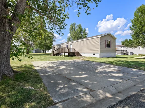 406 31st Ave, Minot, ND 58701