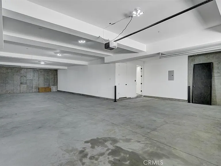 5520 Woodlake Ave — Photo 34