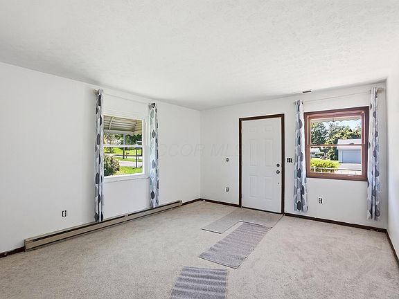 4th image of 472 Dogwood Ln