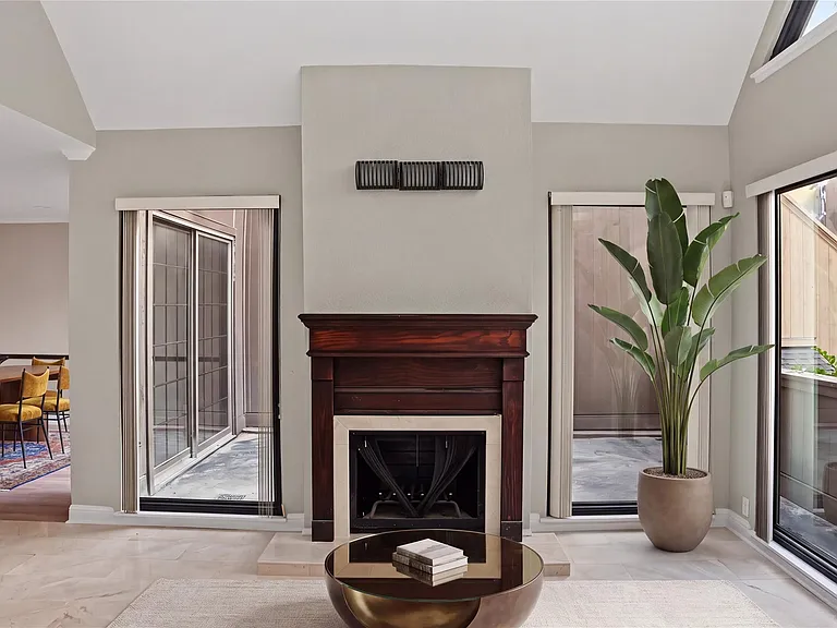 102 Litchfield Ln — Photo 19