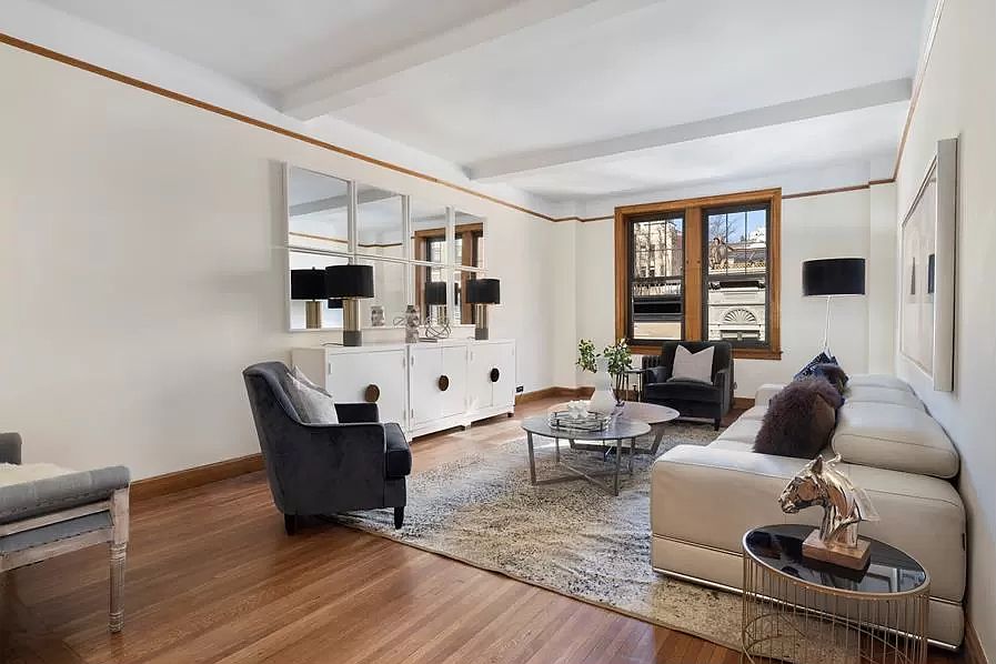 1st image of 24 W 69th St APT 6A