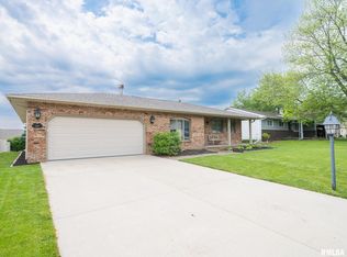 1918 Brentwood Dr, Washington, IL 61571