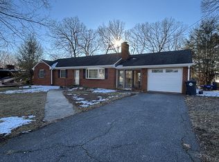 1539 Oakwood St, Bedford, VA 24523
