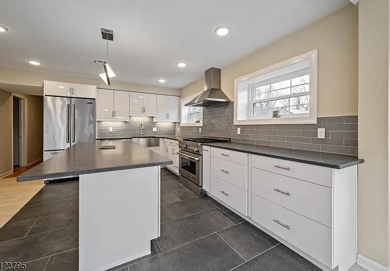 480 Parkway Dr #1 — Photo 10