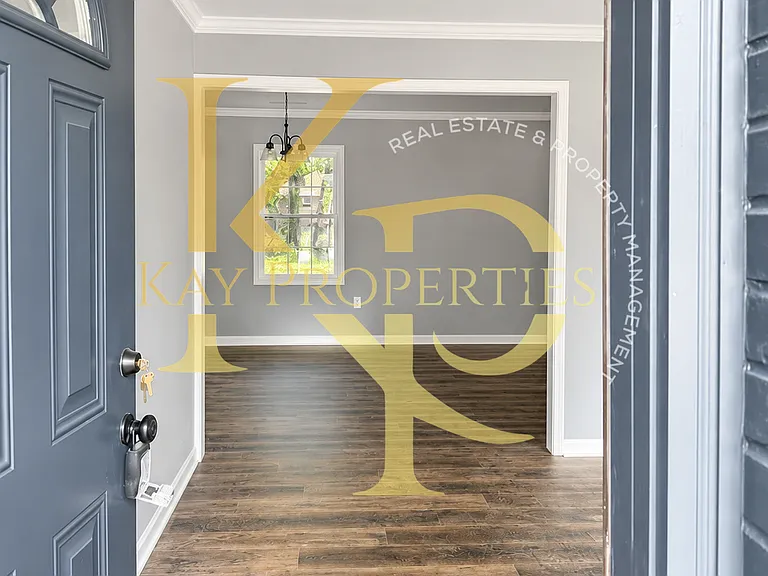 1828 Windsor Dr — Photo 6