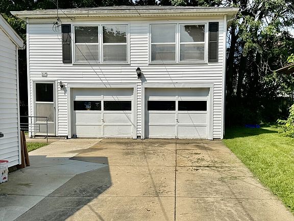 3rd image of 614 S Chestnut St