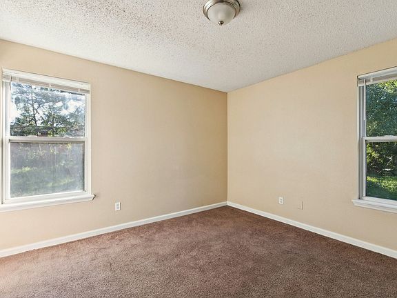 5th image of 4020 N Davis St