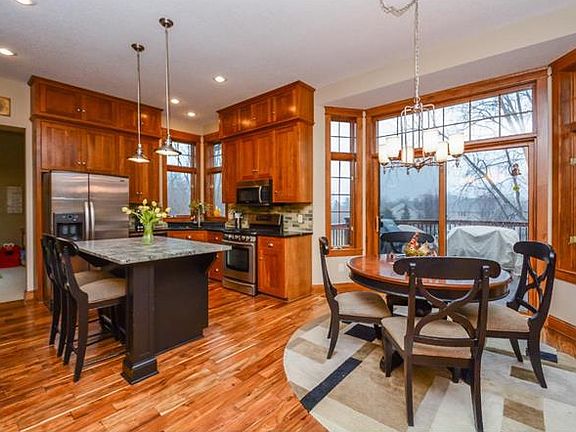 3rd image of 878 Fribourg Ct