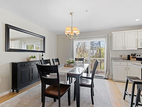 4th image of 35 Collins St Unit 88