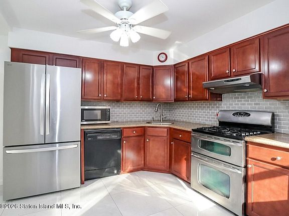 5th image of 81 E Macon Ave