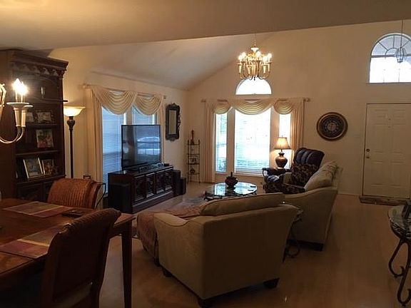 3rd image of 1001 Summit Way