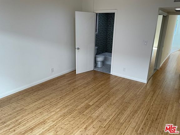 5th image of 5414 Newcastle Ave APT 34