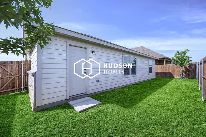 404 Rose Ave — Photo 11