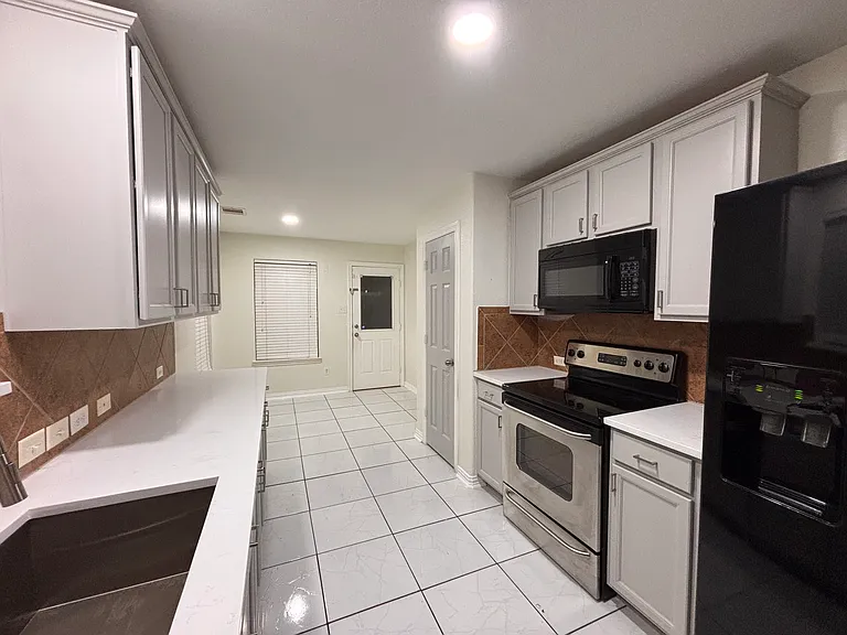 9006 Wildbird Ln — Photo 5