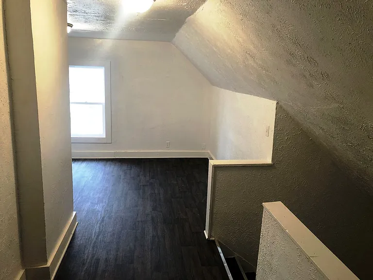1127 Victory St — Photo 15