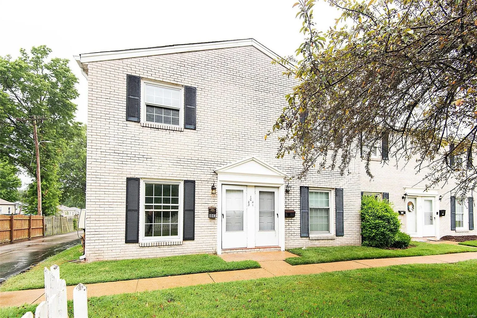 1043 Avenue H St photo 1