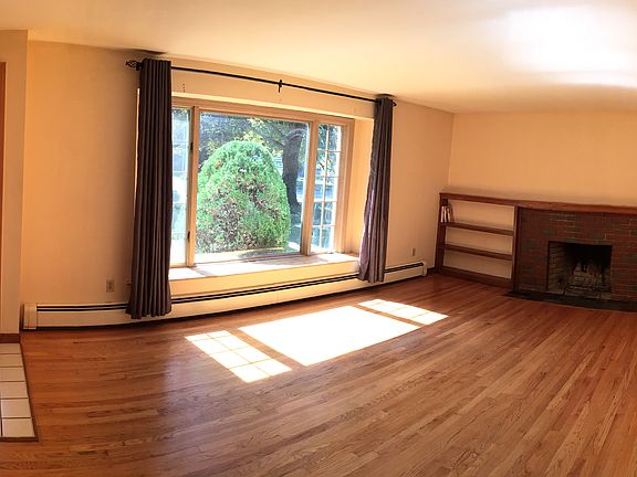 2nd image of 7 Haven Ln