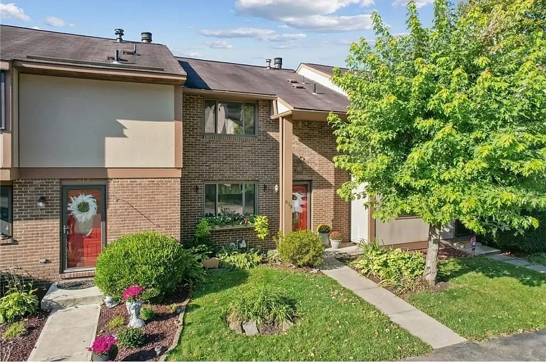 3 bed, 1324 sqft, $1,950 — Photo 1