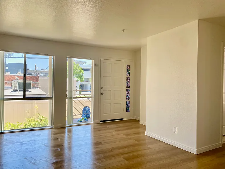 108 W Maple St #23 — Photo 33