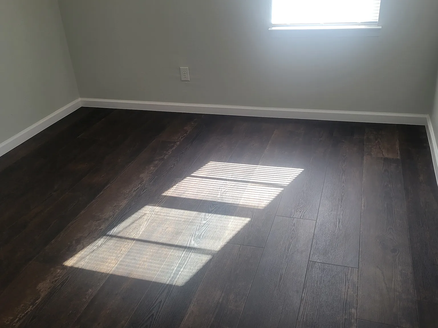3 bed, 1.5 bath, 1628 sqft, $2,300 — Photo 2