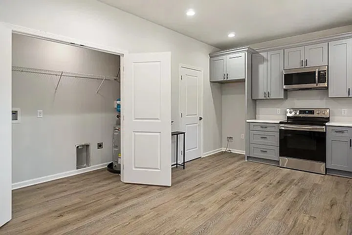 3 bed, 2.5 bath, 1554 sqft, $1,500 — Photo 3