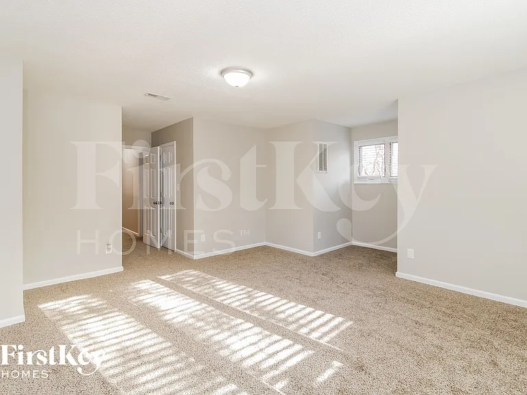 1301 Westminster Dr — Photo 14