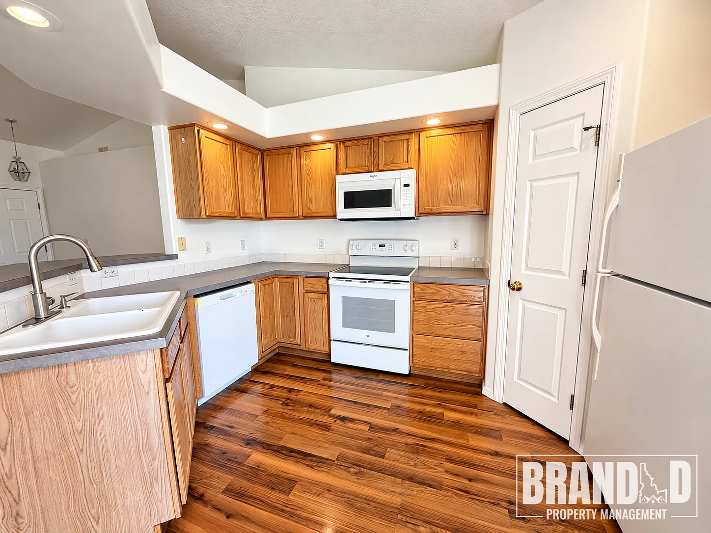 3 bed, 1127 sqft, $2,175 — Photo 4