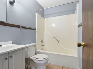 Clean two bedroom apartment, Springfield, IL 62703