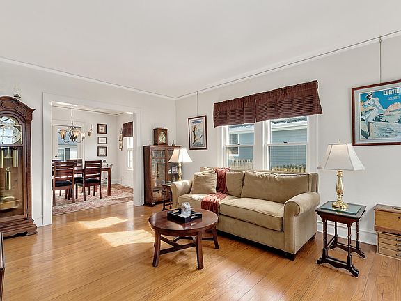 5th image of 219 N Stone Ave