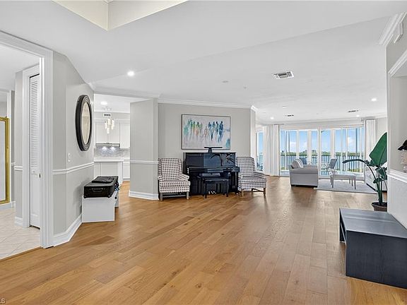 4th image of 4811 Island Pond CT #604