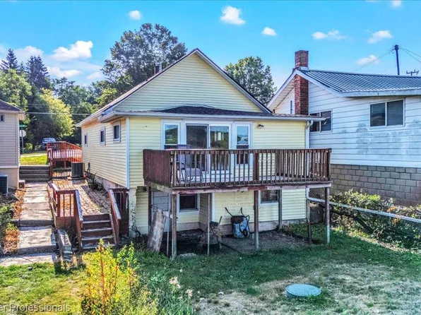 2219 Gray Rd, Lapeer, MI 48446
