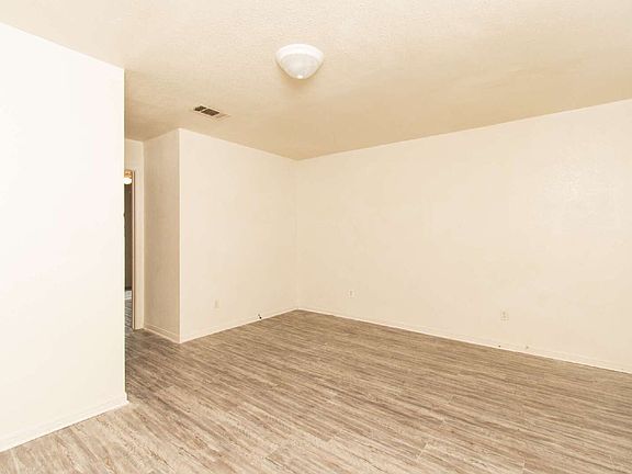 4th image of 1703 Cedarhill Dr #C