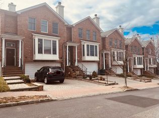 428 Grandview Pl, Fort Lee, NJ 07024