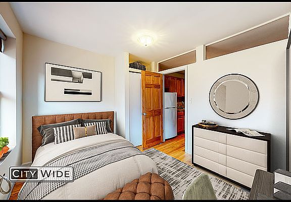 4th image of 309 E 9th St APT 4D