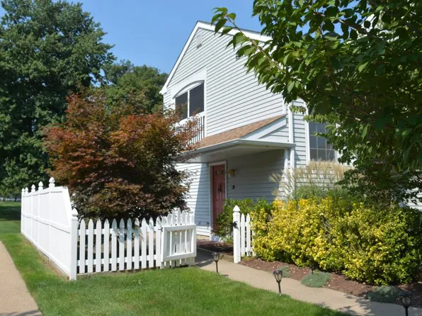 640B Rose Hollow Dr #B, Yardley, PA 19067
