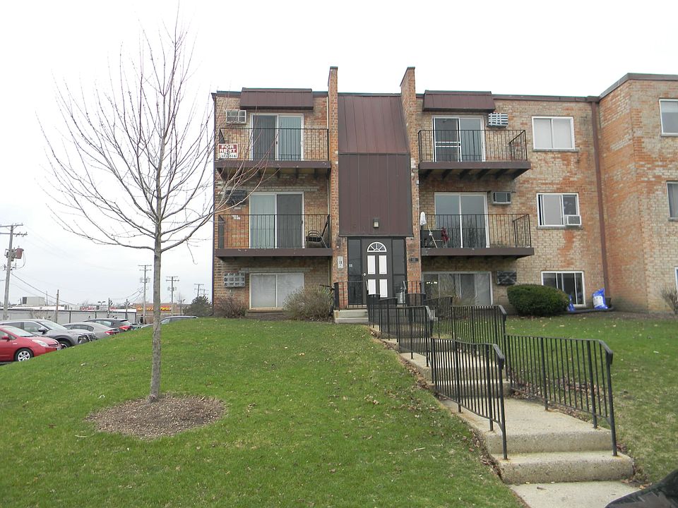 1st image of 311 Hawthorne Cir #1