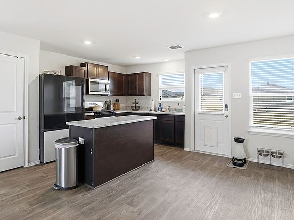 3rd image of 5839 Kendall Prairie