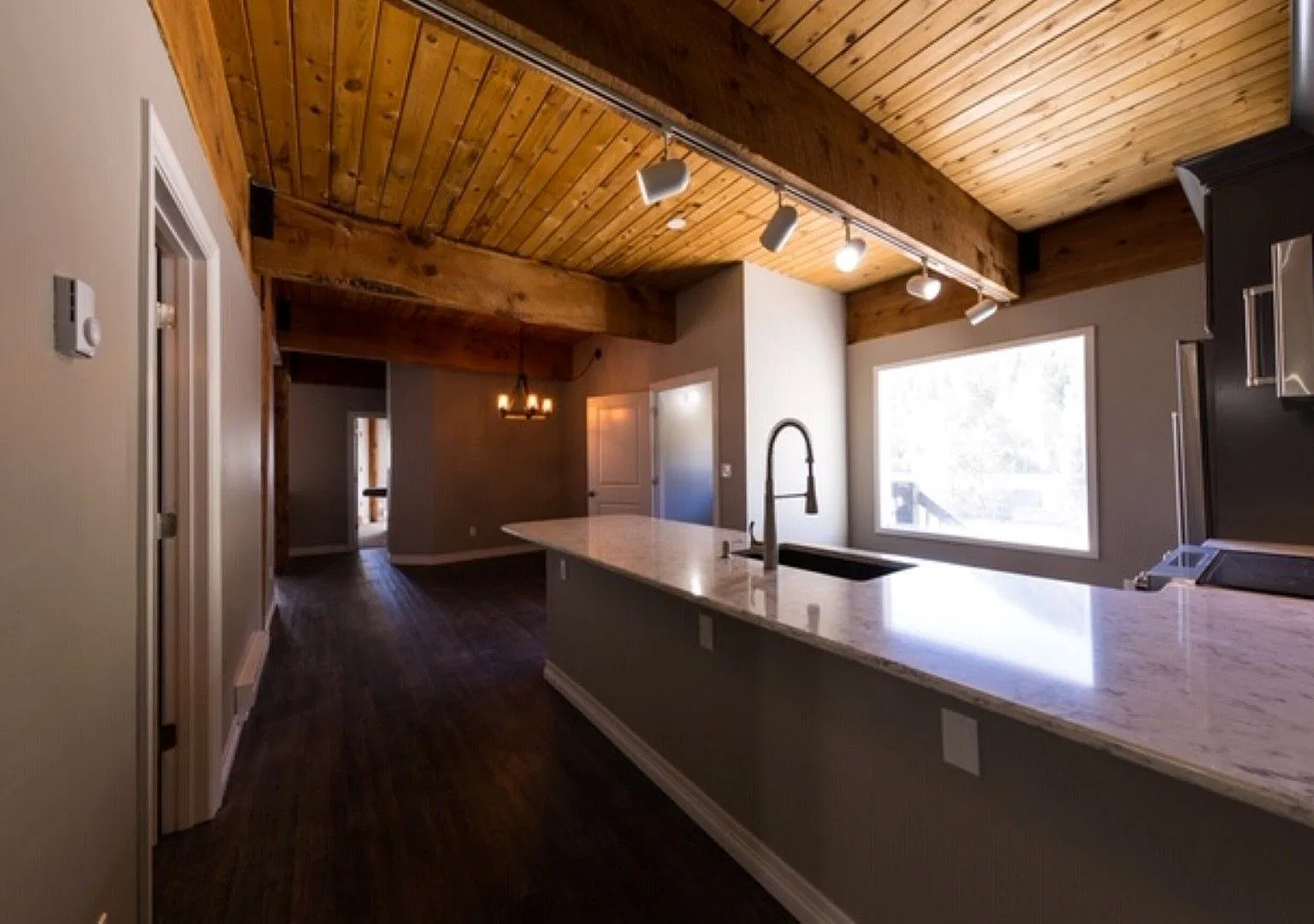Completely updated 3 bedroom, 2 bath condo in a very convenient town of CB location. — Photo 4