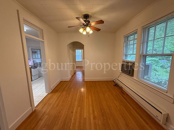 3rd image of 647 Irving St APT 4