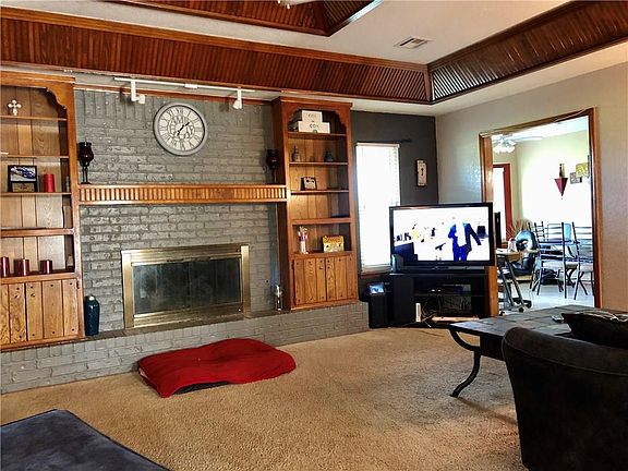 2nd image of 2324 Eastridge Cir