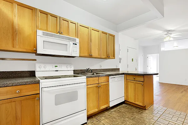 Rented by Cooper & Cooper Real Estate | media 16